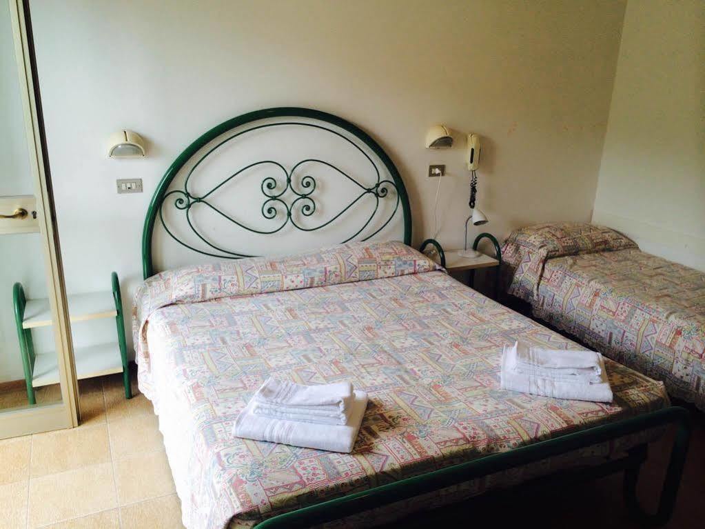 Hotel California Μπελάρια-Ιτζέα Μαρίνα Εξωτερικό φωτογραφία