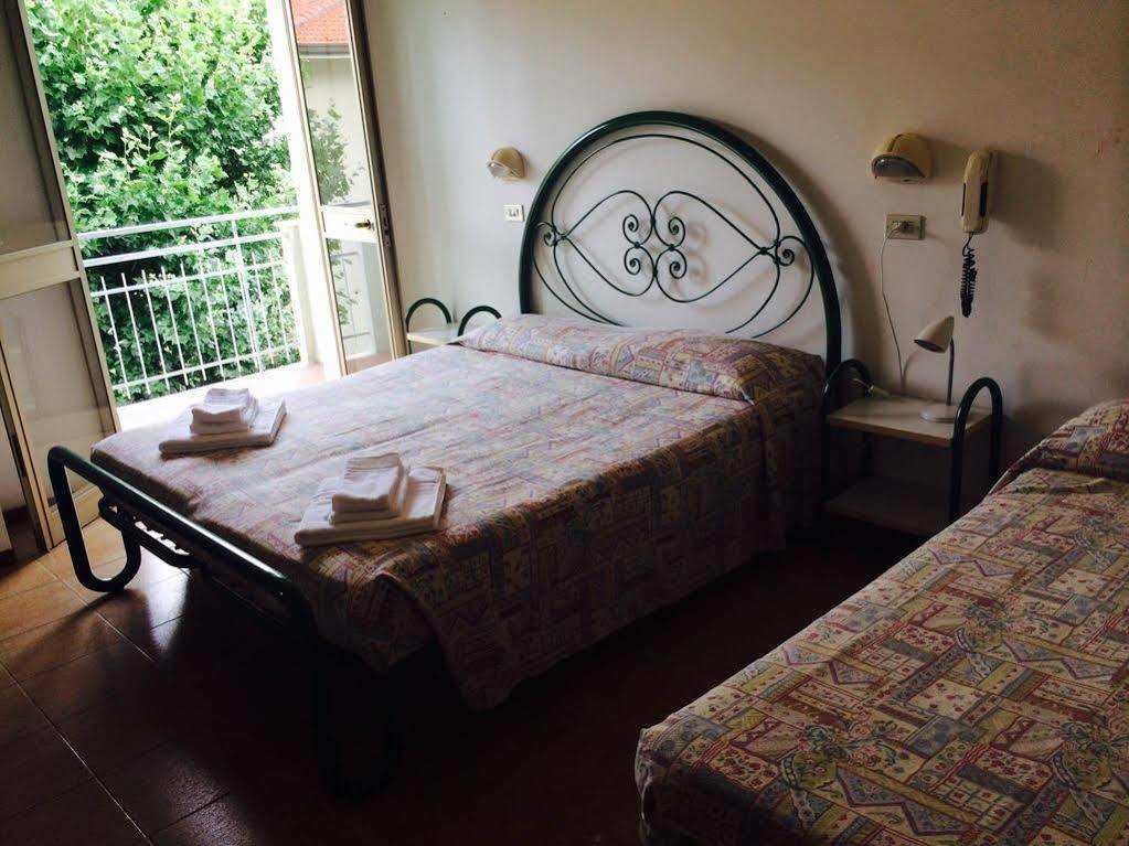 Hotel California Μπελάρια-Ιτζέα Μαρίνα Εξωτερικό φωτογραφία