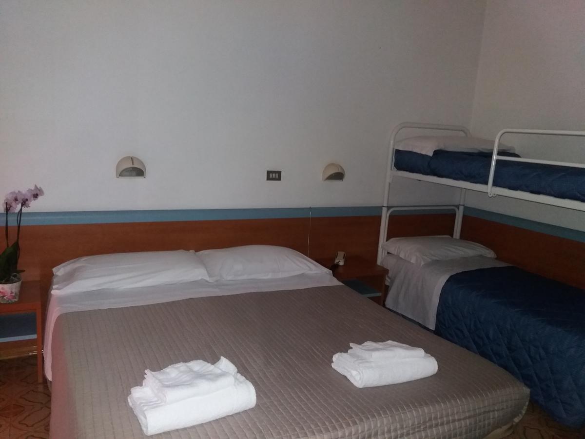 Hotel California Μπελάρια-Ιτζέα Μαρίνα Εξωτερικό φωτογραφία