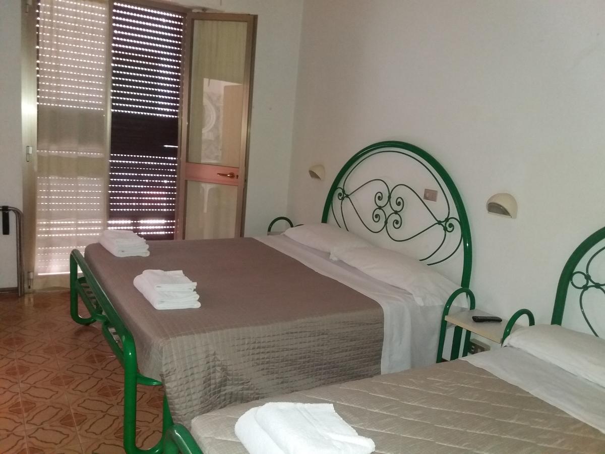 Hotel California Μπελάρια-Ιτζέα Μαρίνα Εξωτερικό φωτογραφία